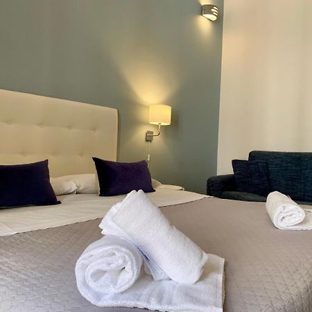 Hotel A Due Passi Dal Ponte Taranto Exteriér fotografie