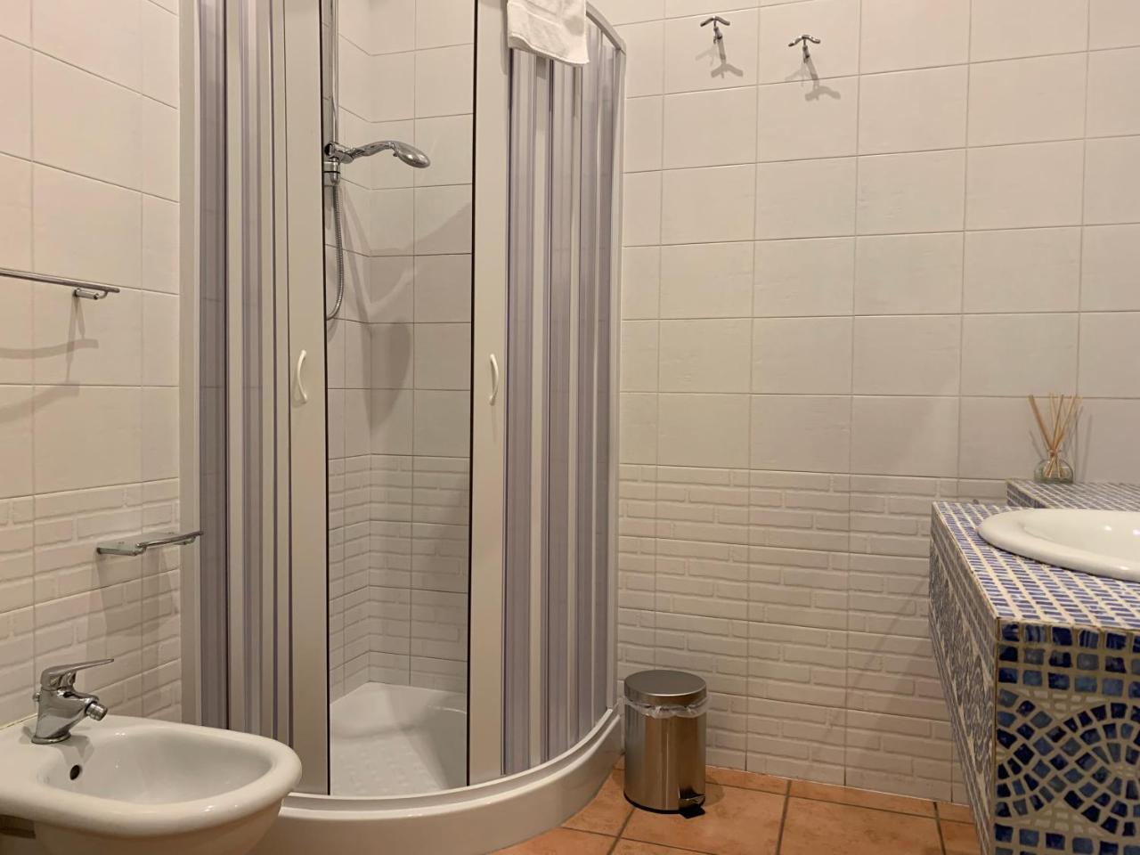 Hotel A Due Passi Dal Ponte Taranto Exteriér fotografie