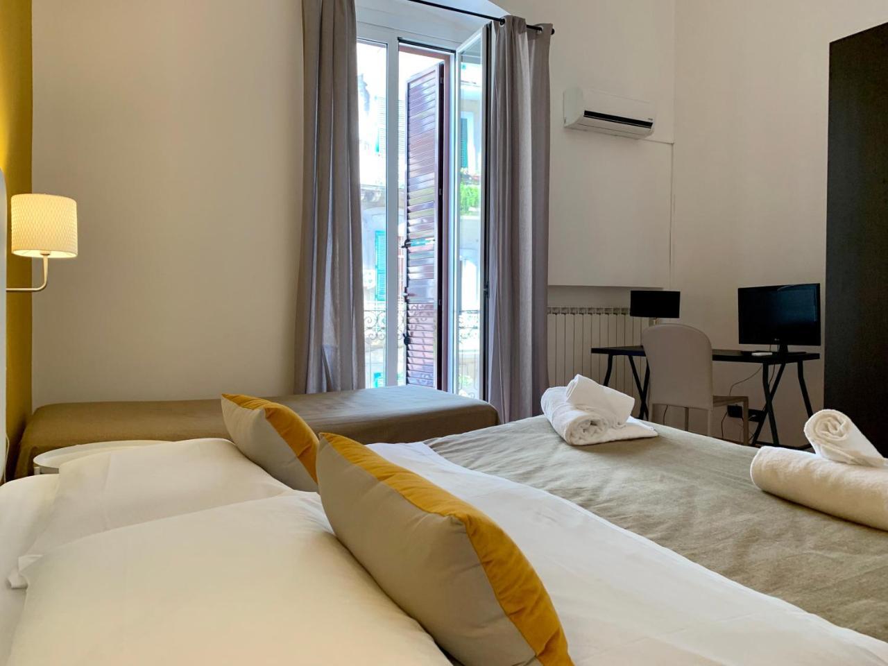Hotel A Due Passi Dal Ponte Taranto Exteriér fotografie