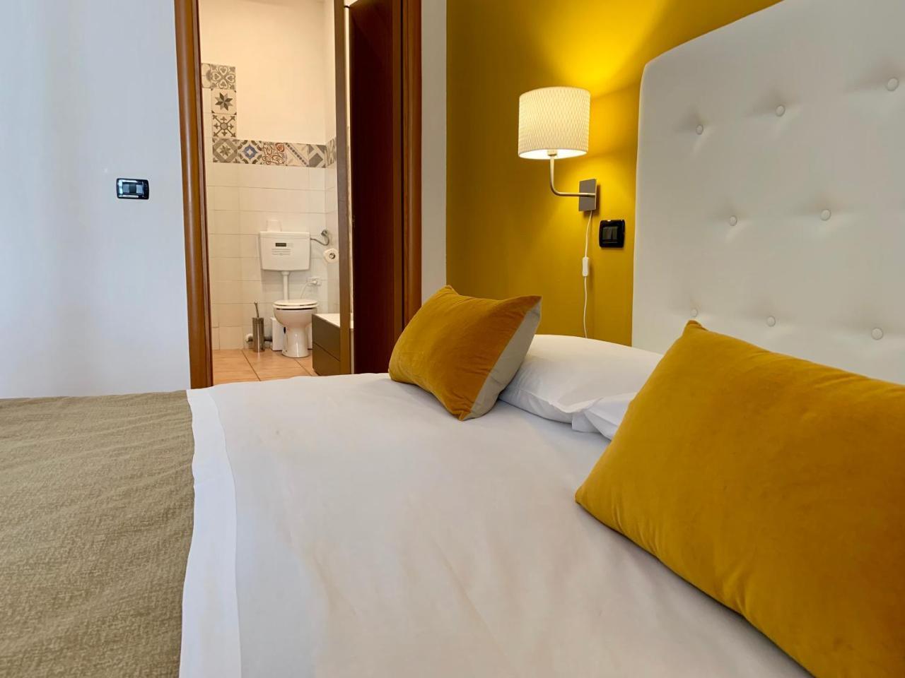 Hotel A Due Passi Dal Ponte Taranto Exteriér fotografie