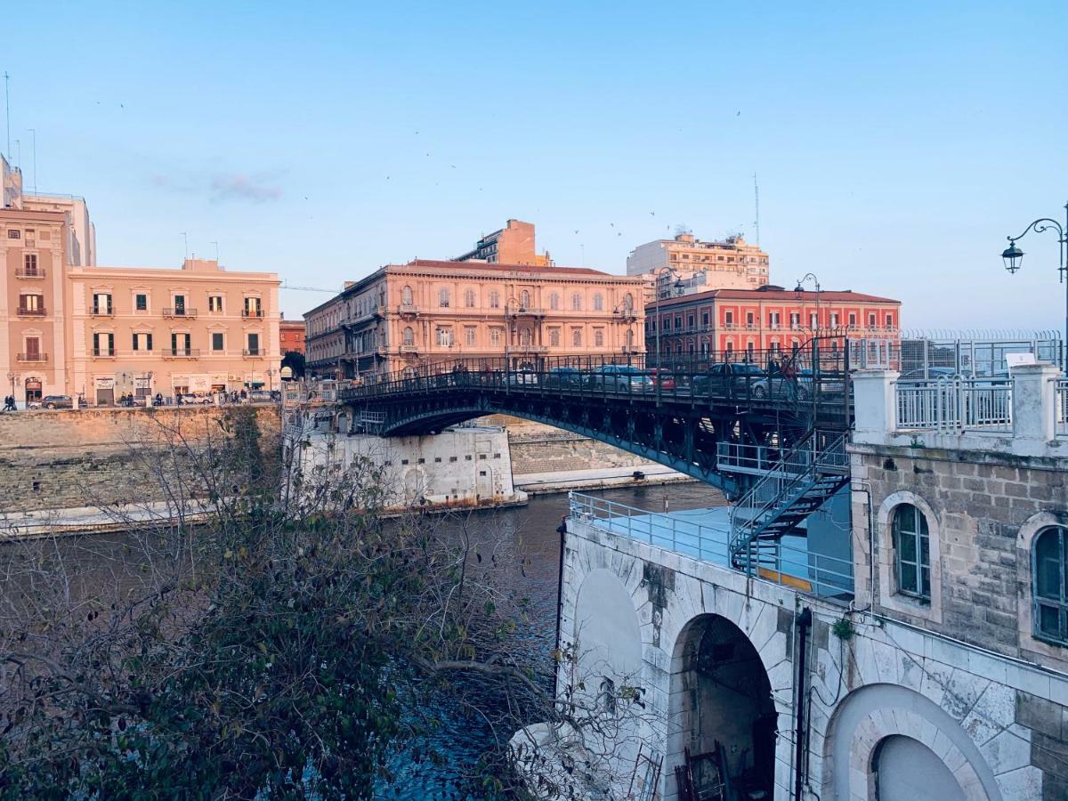 Hotel A Due Passi Dal Ponte Taranto Exteriér fotografie